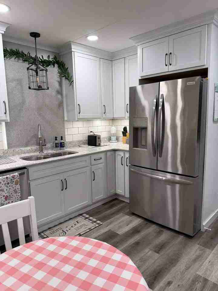 KraftMaid Lyndale maple cabinetry in Dove White with classic 5-piece drawer fronts, paired beautifully with Viatera Everest quartz countertops