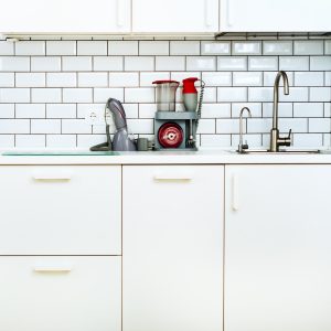 Modern and minimalist style kitchen with household appliances.